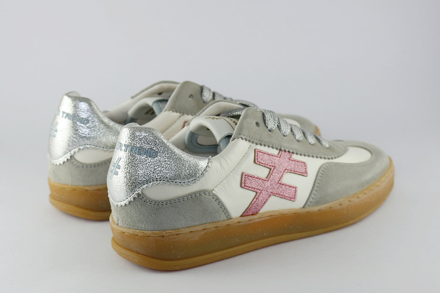 'Iconic II' in White Sparkle