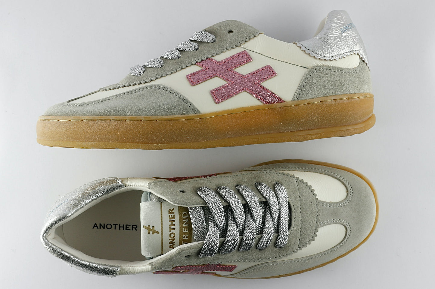 'Iconic II' in White Sparkle