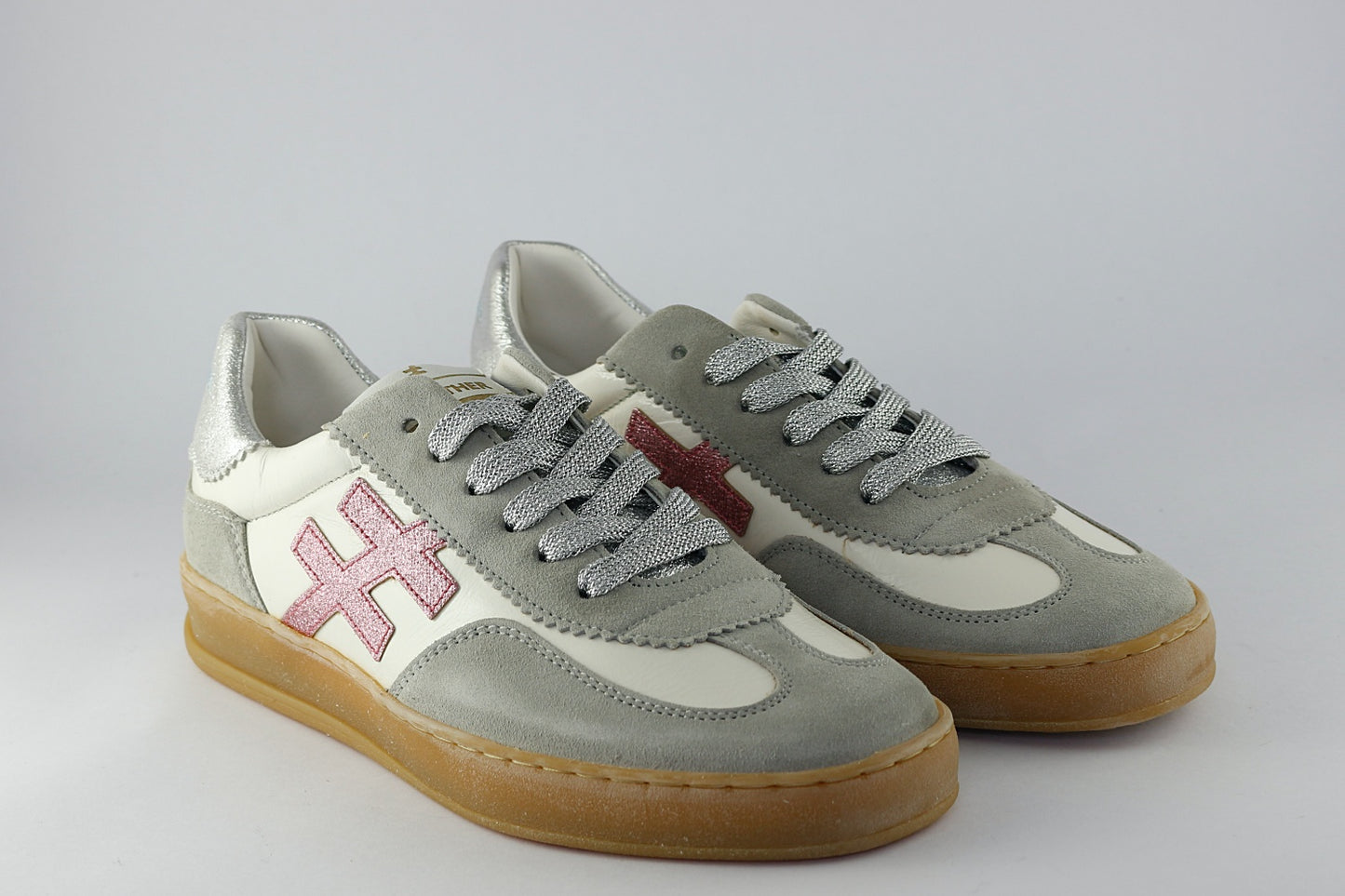 'Iconic II' in White Sparkle