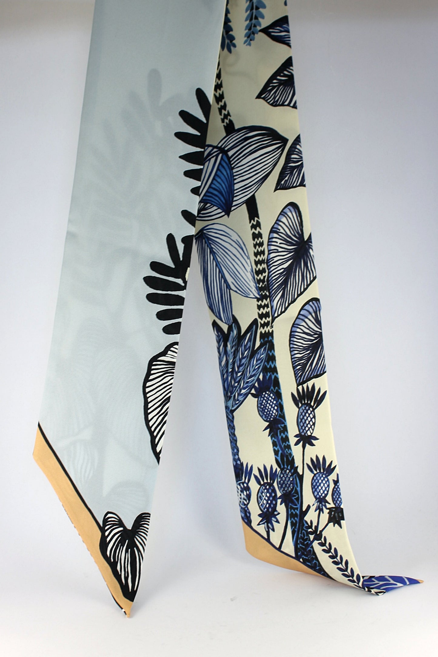 'Leaf Motif' in Almond & Blue