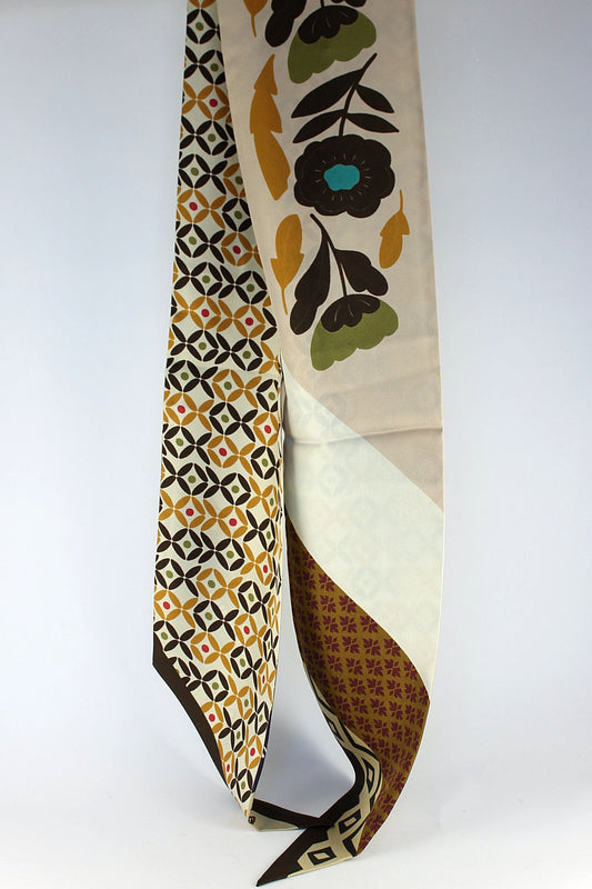 'Autumn Flower' in Taupe