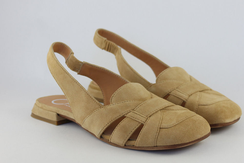 'Elsa' Sandal in Sand