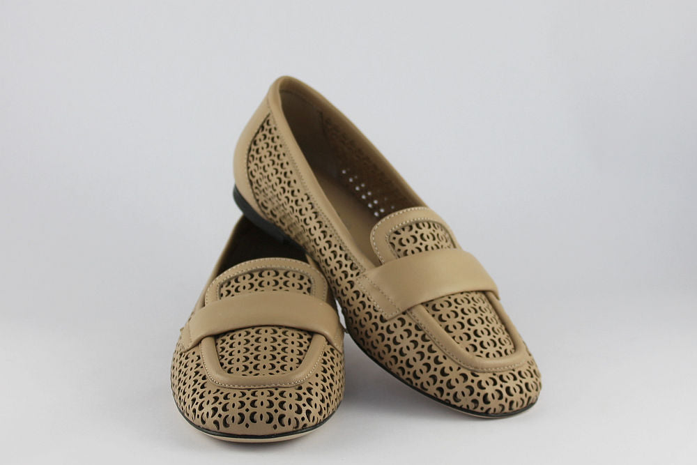 'Lucca' Leather Loafer in Sand