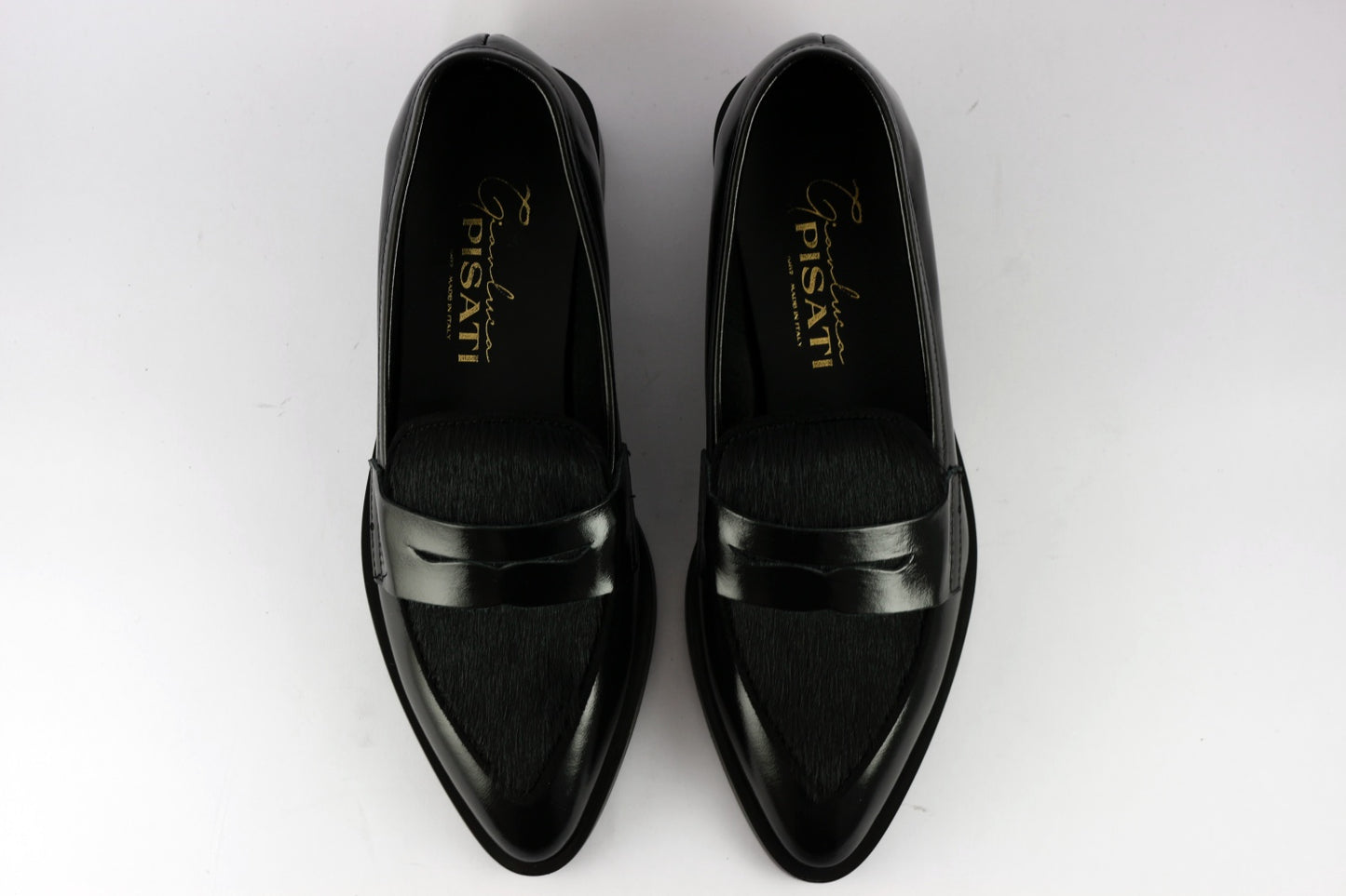 'Ilaria' in Black