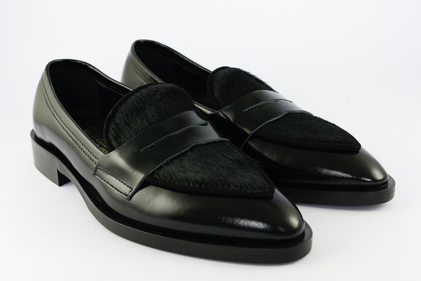 'Ilaria' in Black