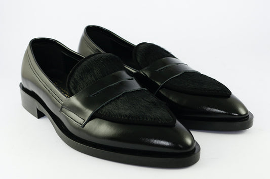 'Ilaria' in Black