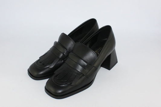 'Antonia' in Black
