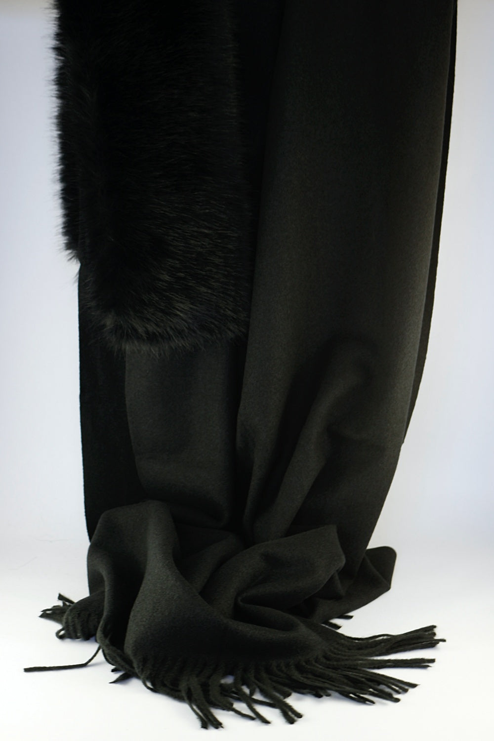 'Nebbiolo' Stole in Black