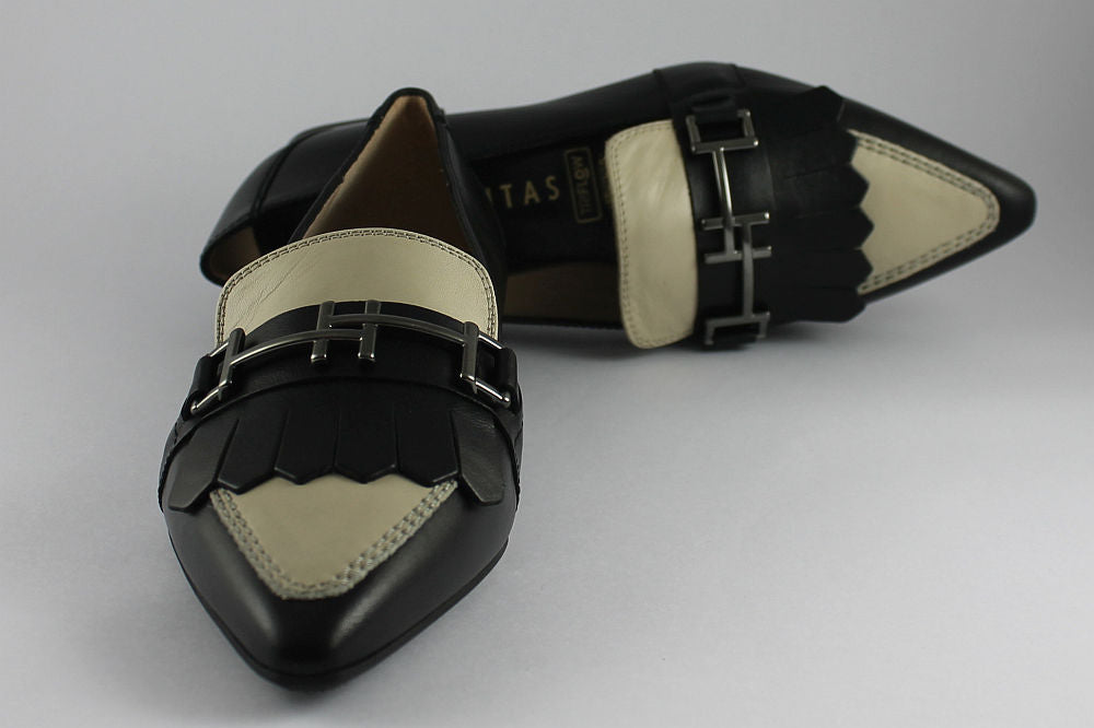 'Dali-Tuxe' Black and Almond Pointed Loafer