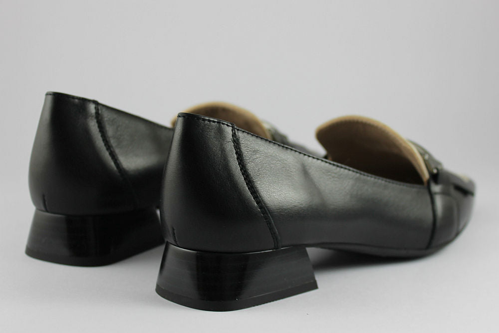 'Dali-Tuxe' Black and Almond Pointed Loafer