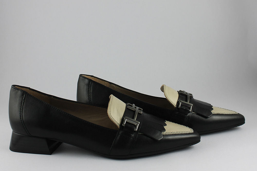 'Dali-Tuxe' Black and Almond Pointed Loafer