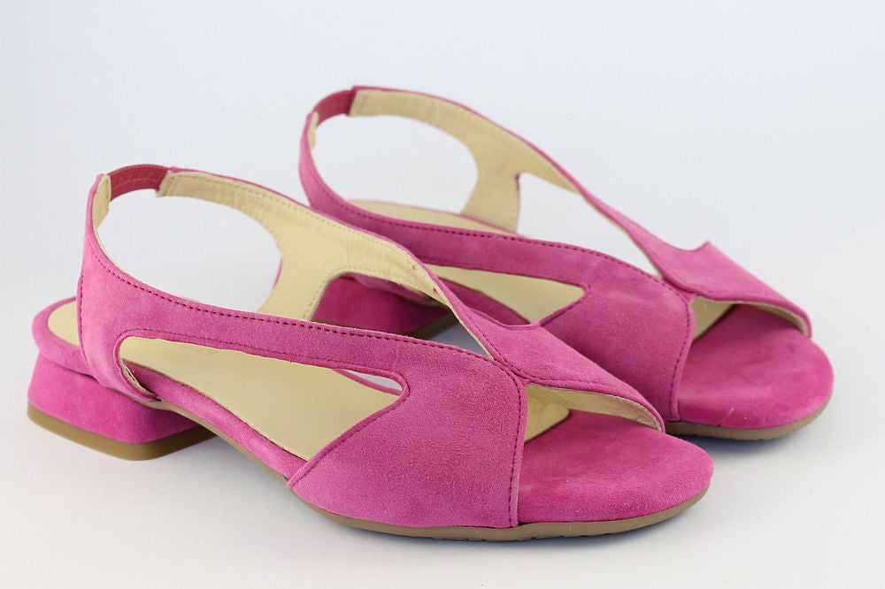 'Cristina' in Pink