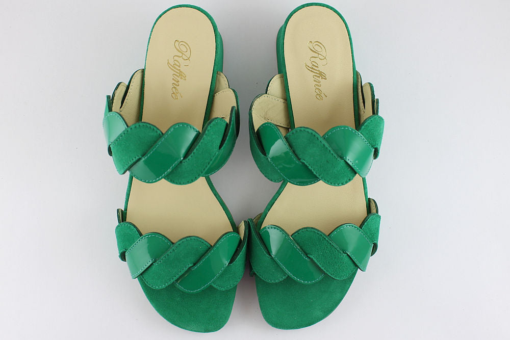 'Lola' in Green