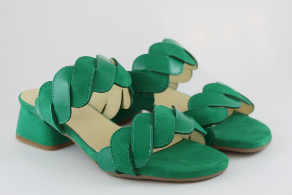 'Lola' in Green