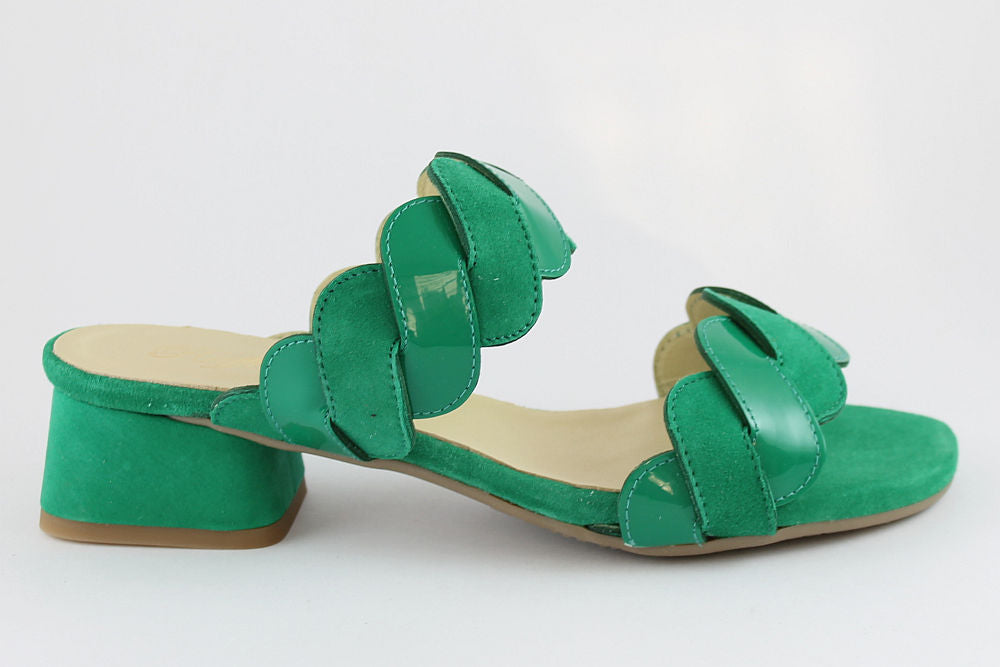 'Lola' in Green