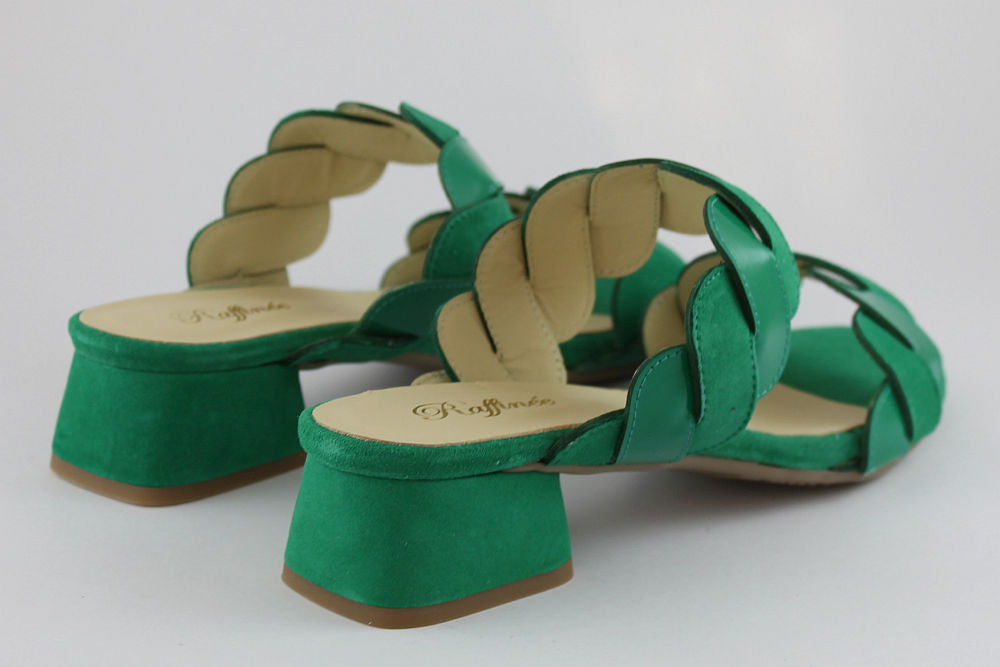 'Lola' in Green