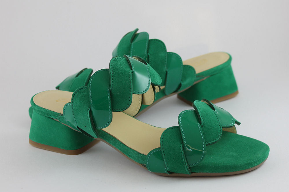'Lola' in Green