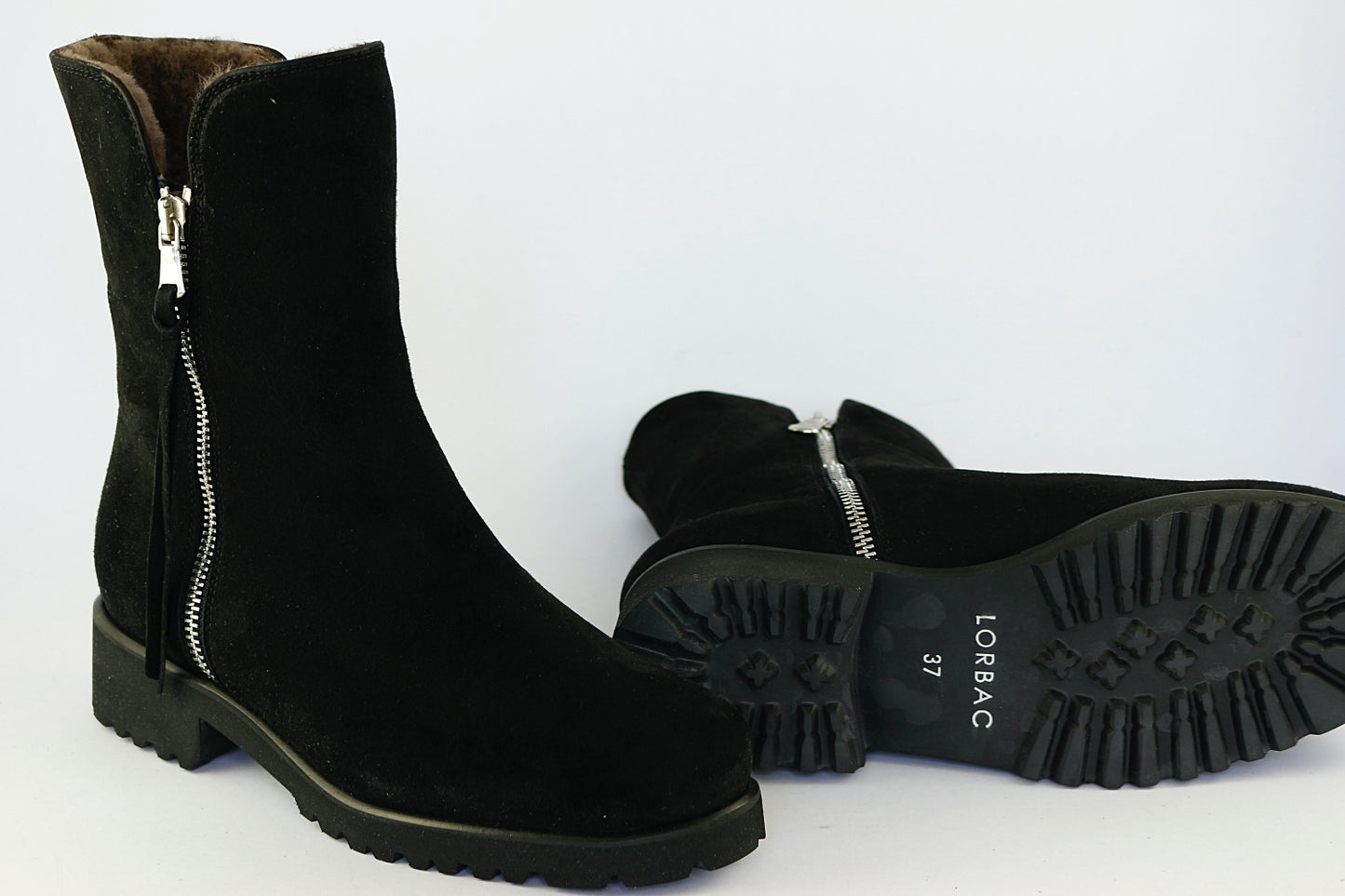 'Como' Sheepskin in Black
