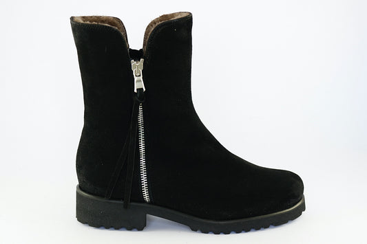 'Como' Sheepskin in Black