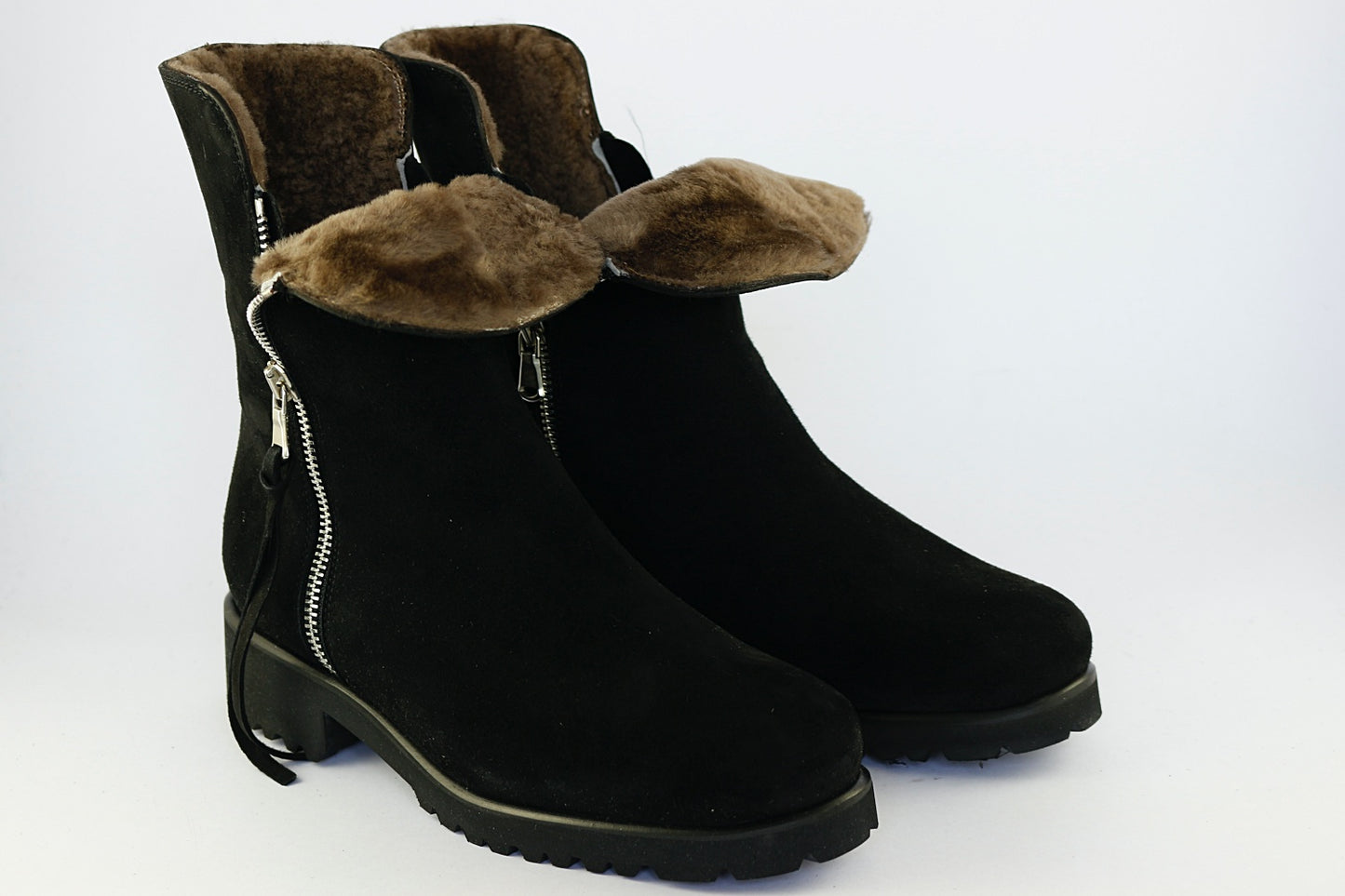 'Como' Sheepskin in Black