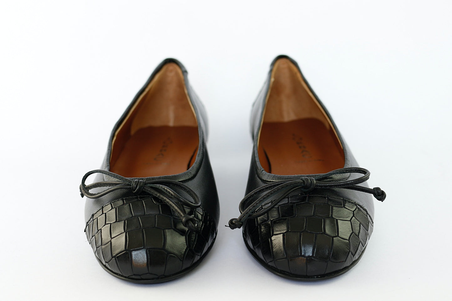 'Orvieto' in Black