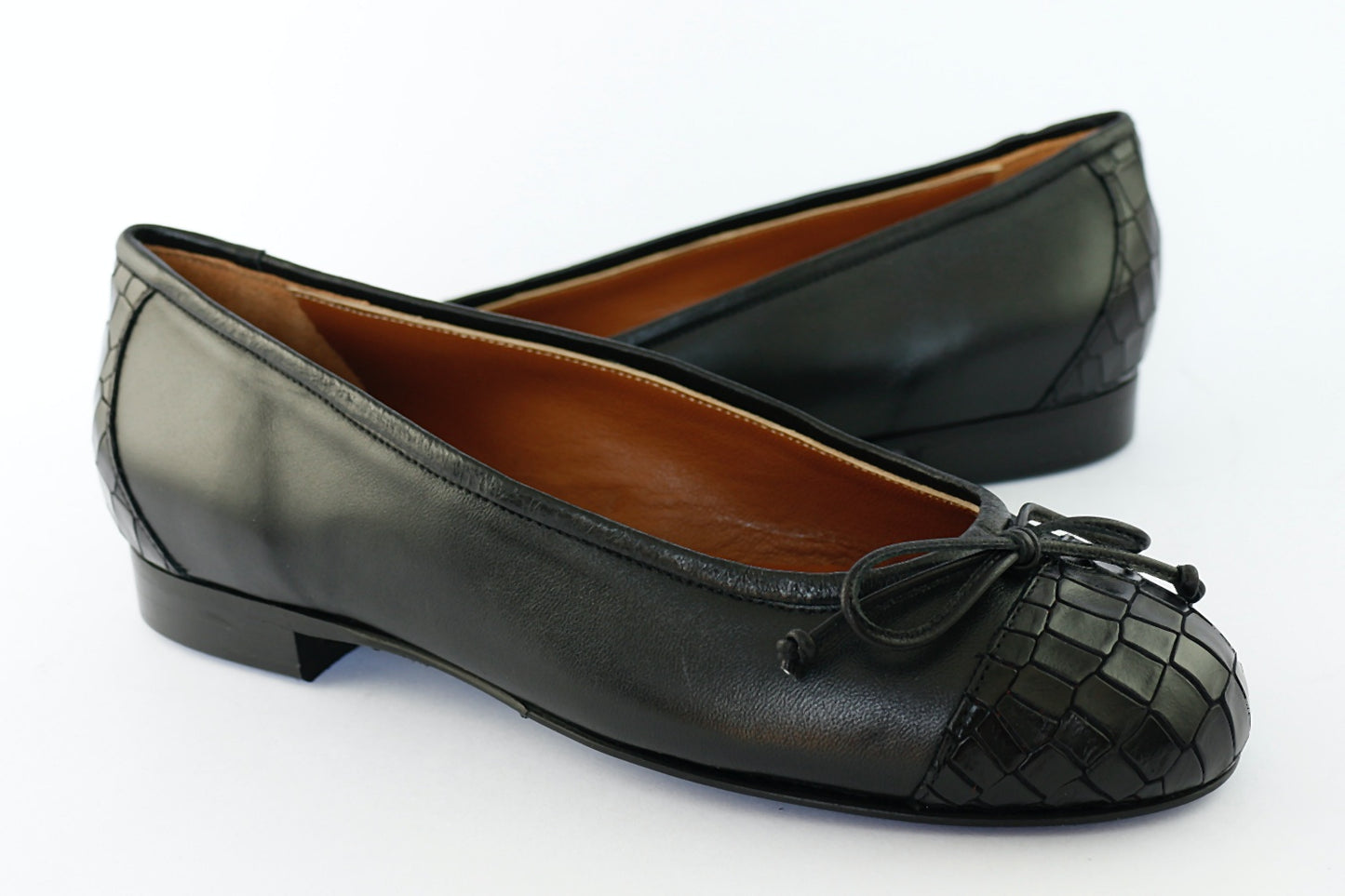 'Orvieto' in Black