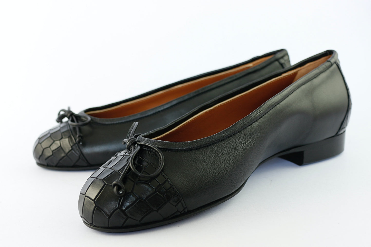 'Orvieto' in Black