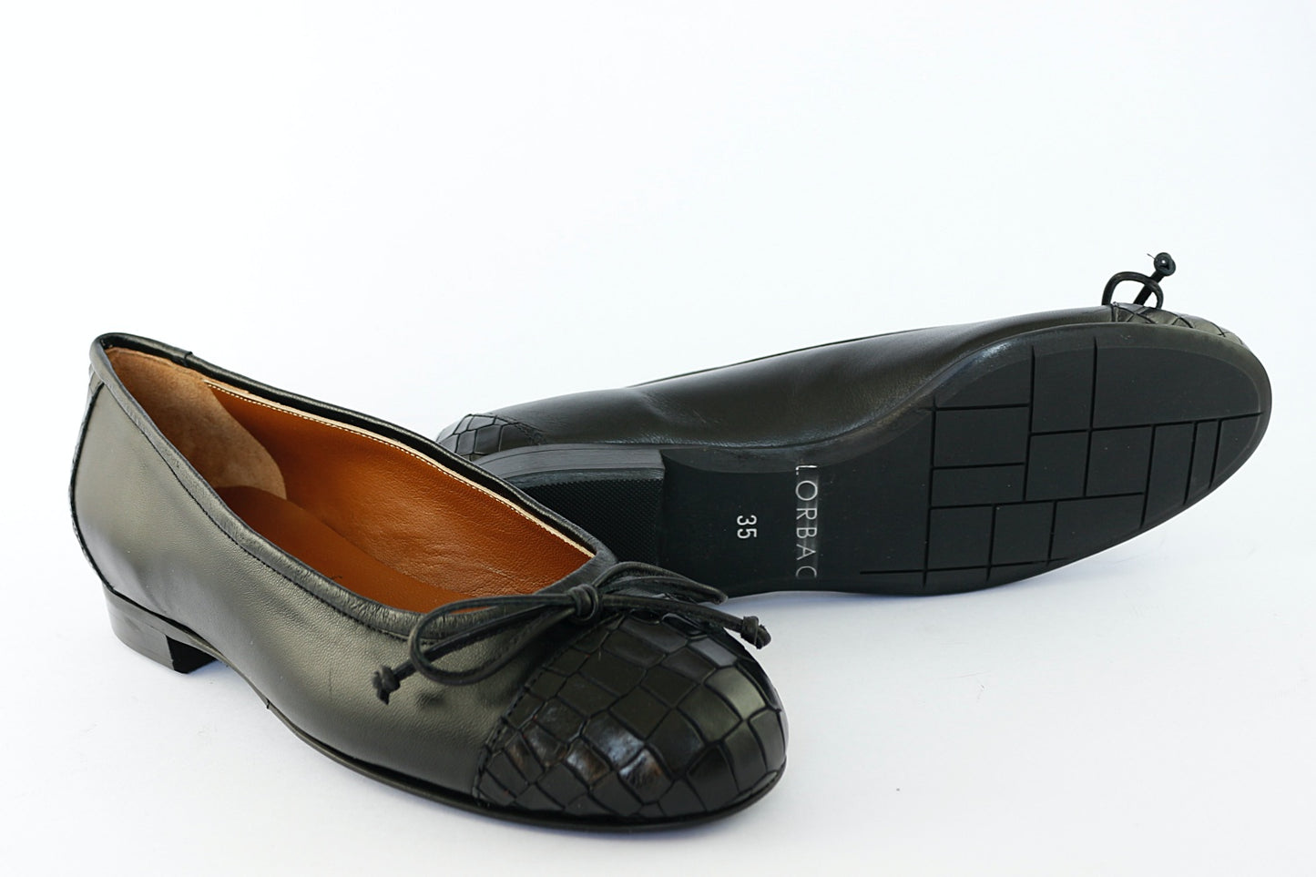 'Orvieto' in Black