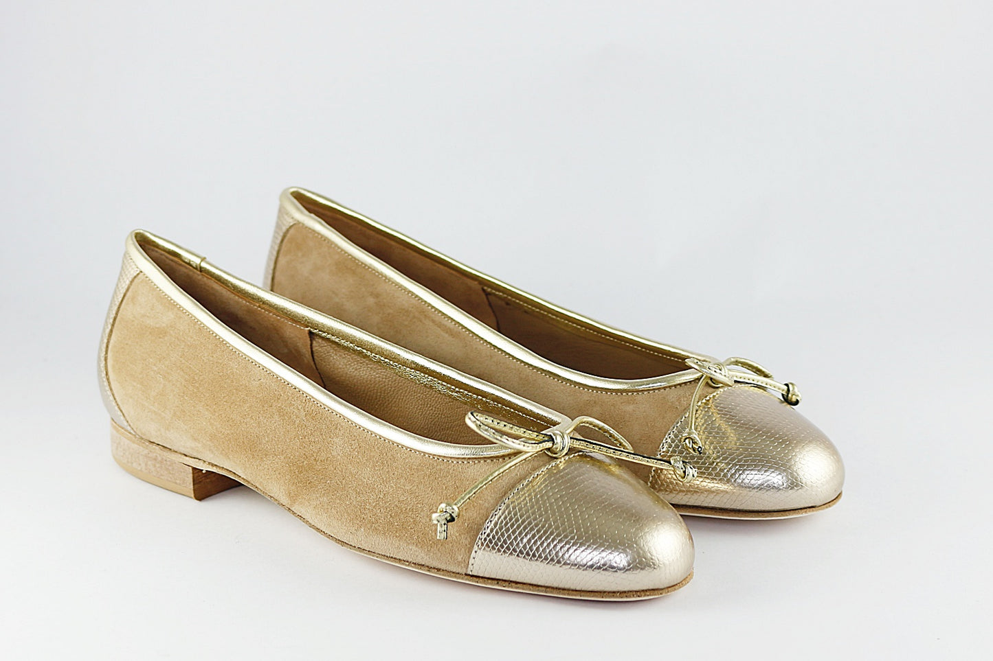 'Urbino' in Biscuit & Gold