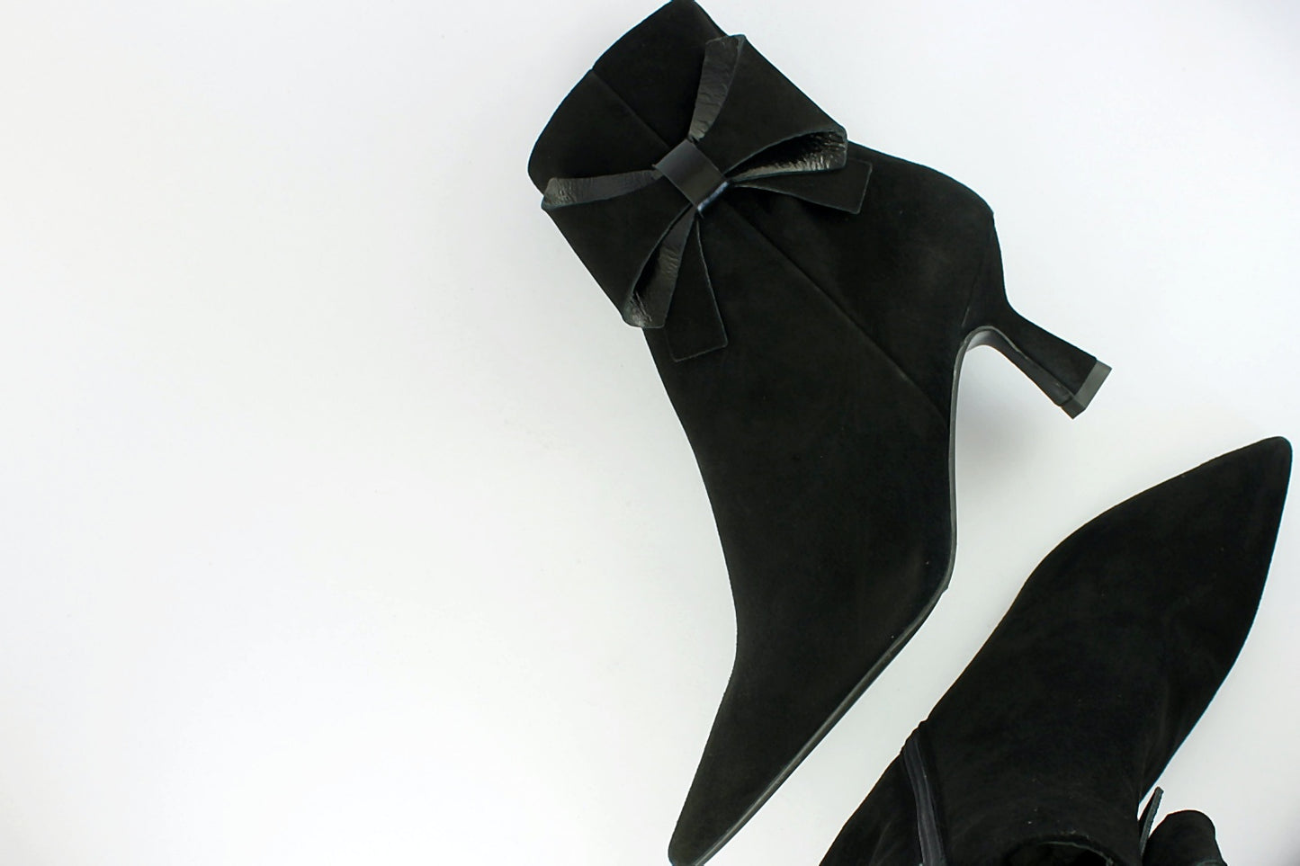 'Cassie' in Black