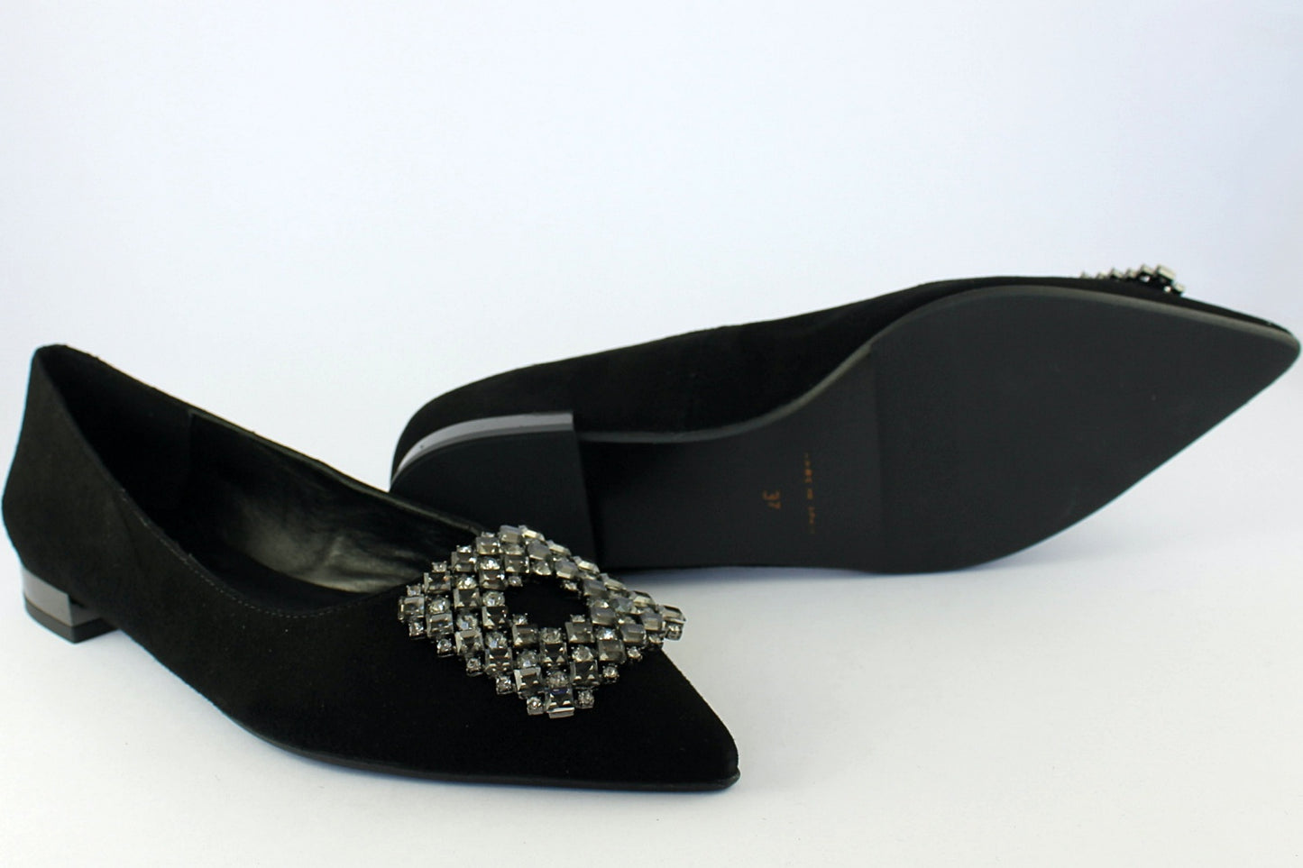 'Cicely' in Black