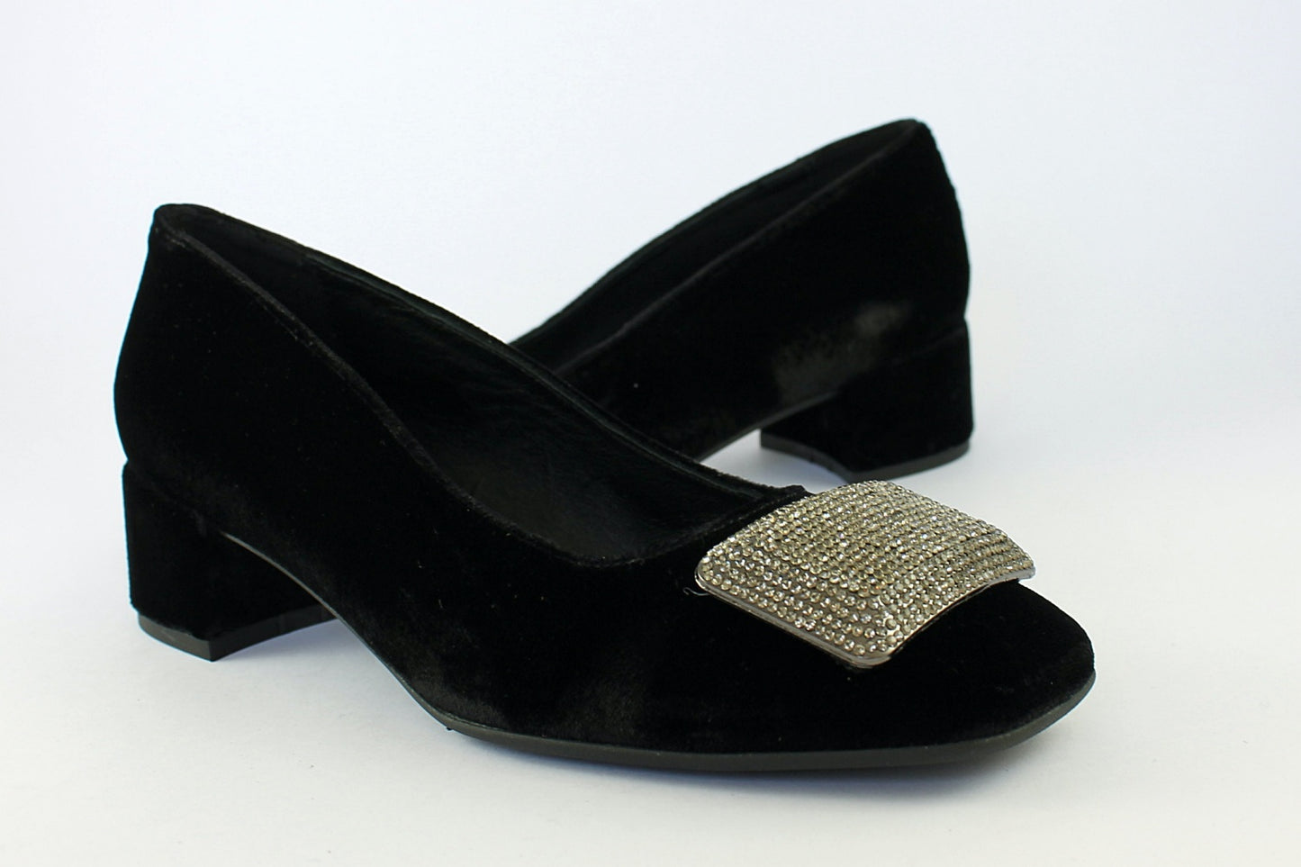 'Isabella' in Black Velvet