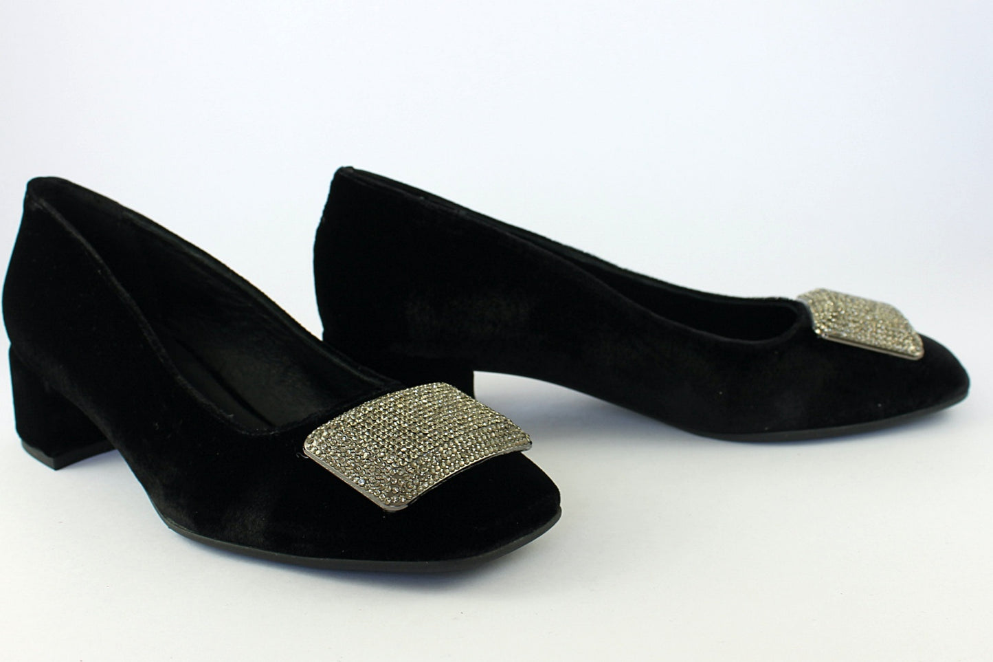 'Isabella' in Black Velvet