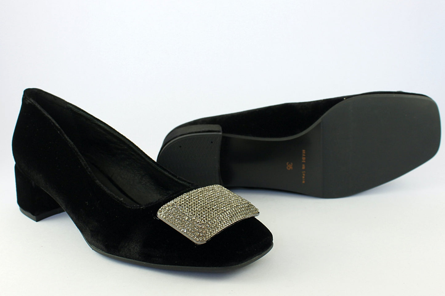 'Isabella' in Black Velvet