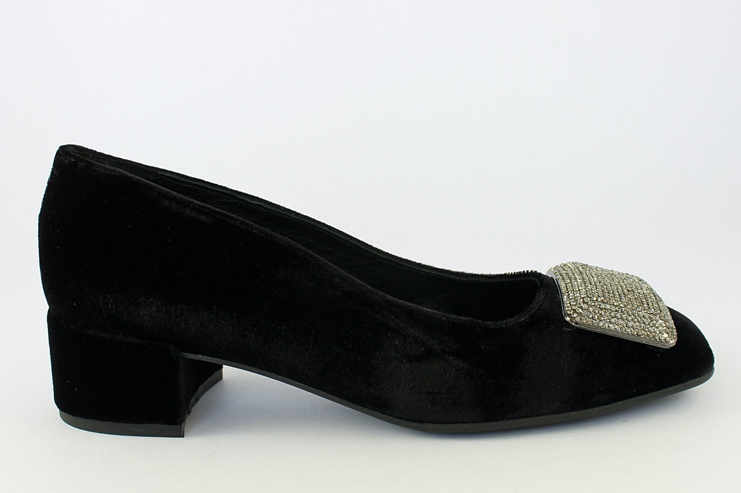 'Isabella' in Black Velvet