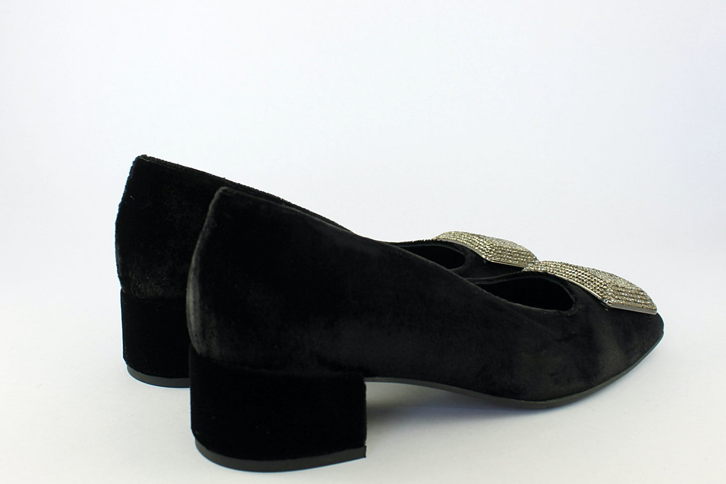 'Isabella' in Black Velvet