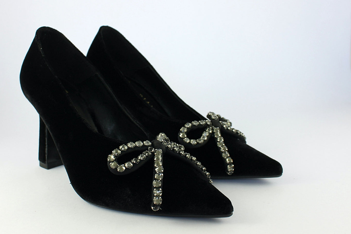 'Lucinda' in Black Velvet
