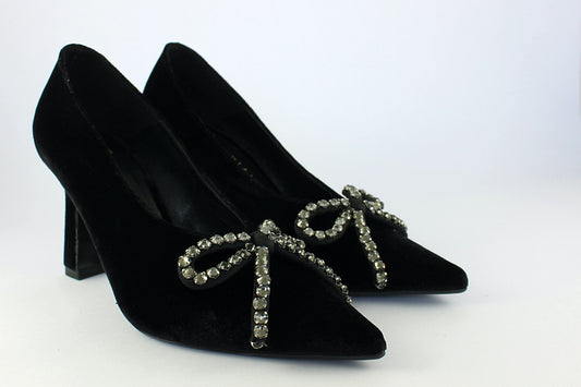 'Lucinda' in Black Velvet