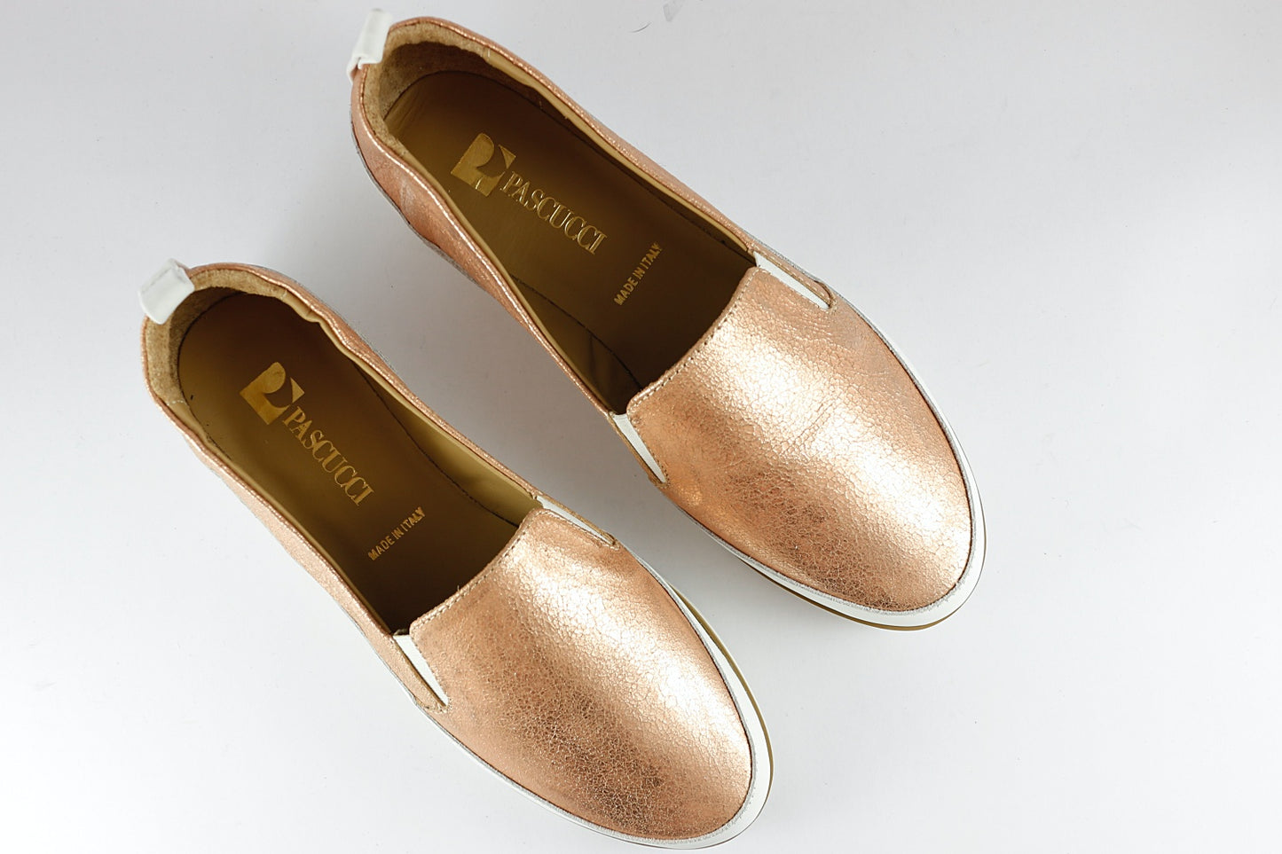 'Roma' in Champagne Rose