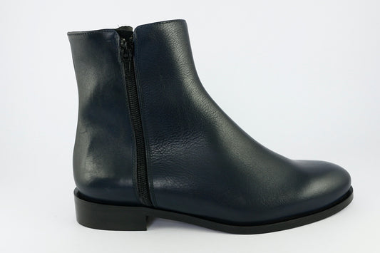 'Tuscany' in Navy Leather