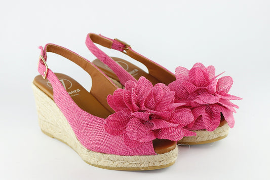 'Carenza' in Pink