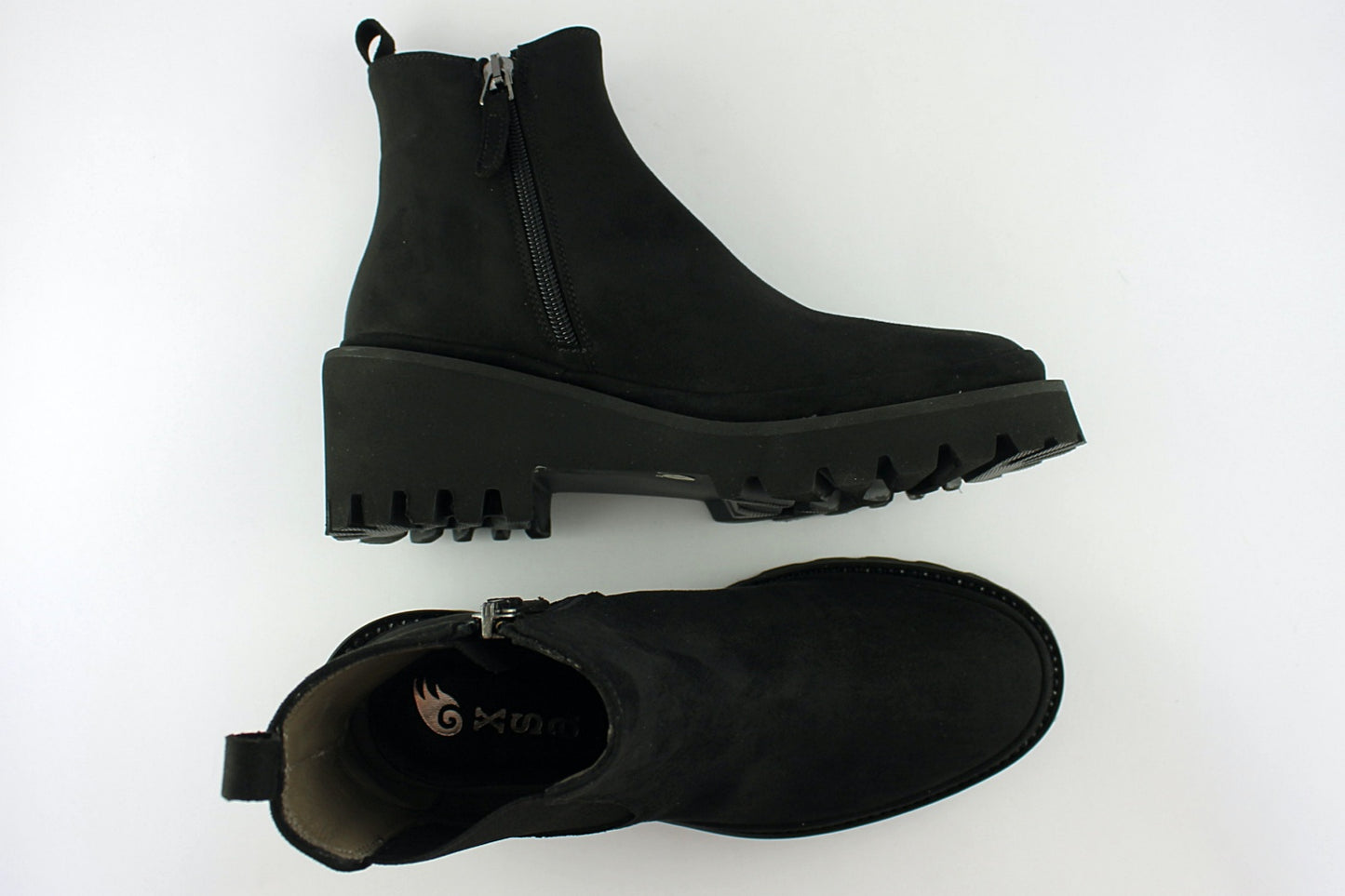 'London' in Black