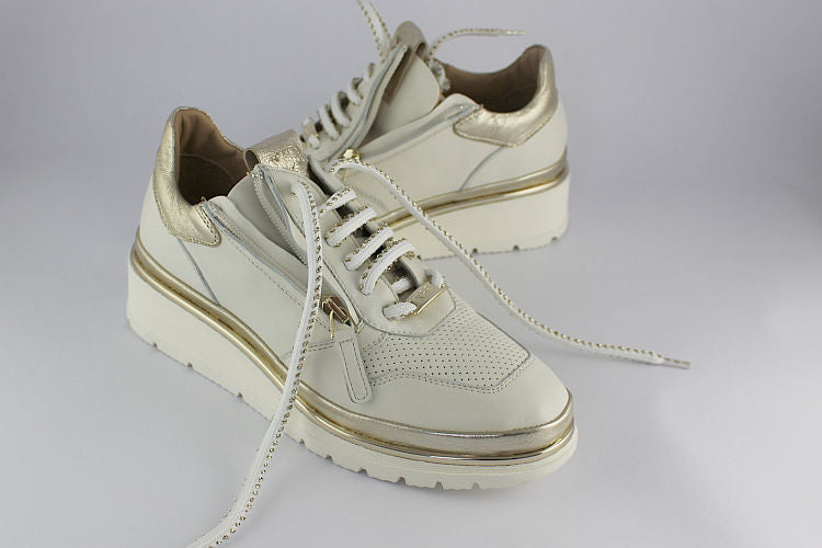 Cream Leather Trainers with Gold Heel Trim and Zip