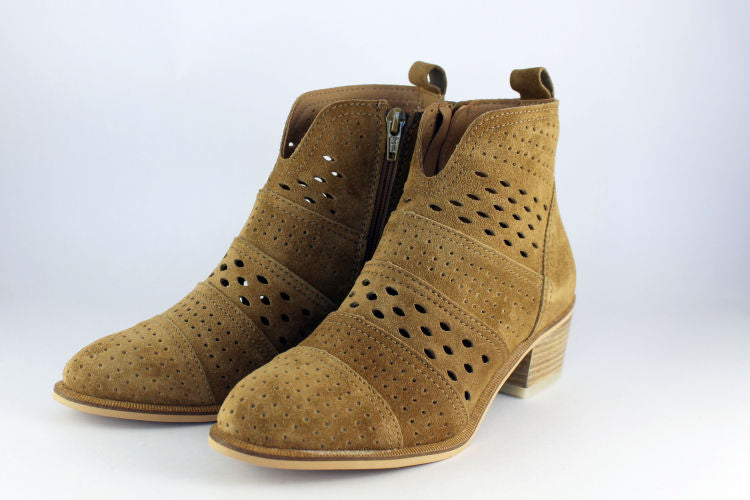 Tan cut out ankle boots Clearance